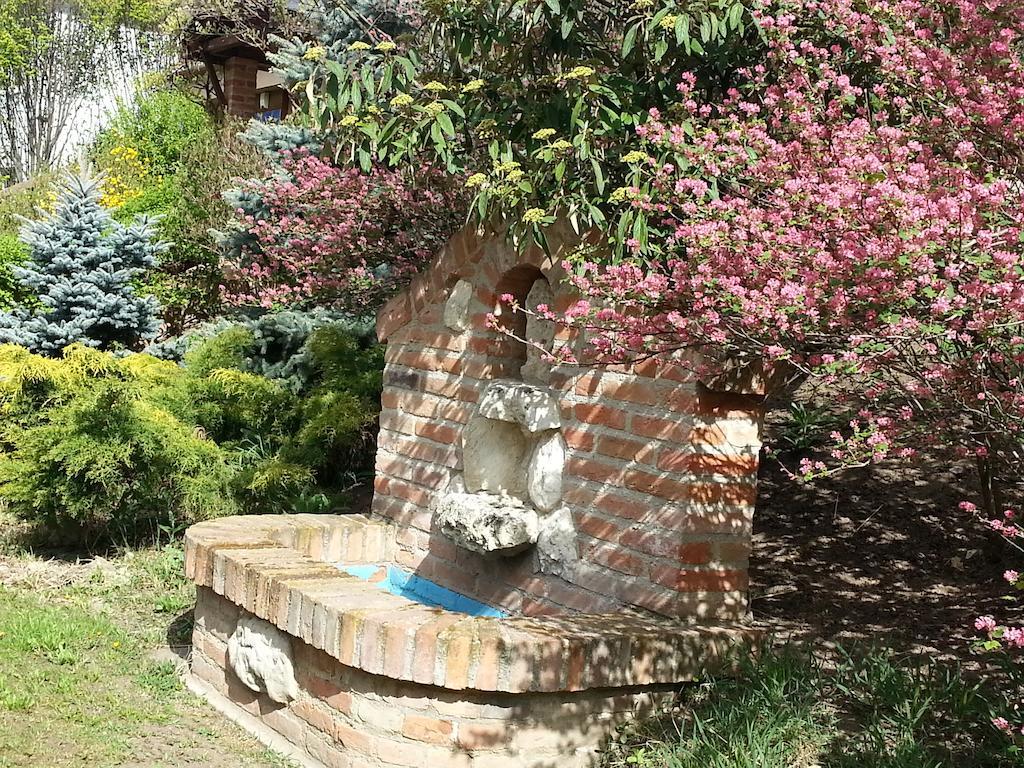 Penzion U Vlku Valtice Exterior photo