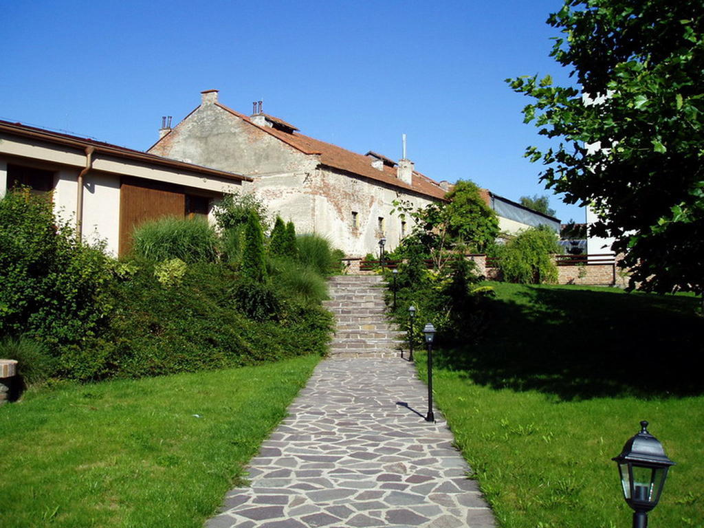 Penzion U Vlku Valtice Exterior photo