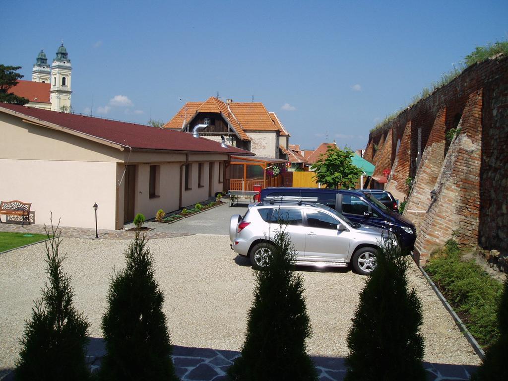 Penzion U Vlku Valtice Exterior photo