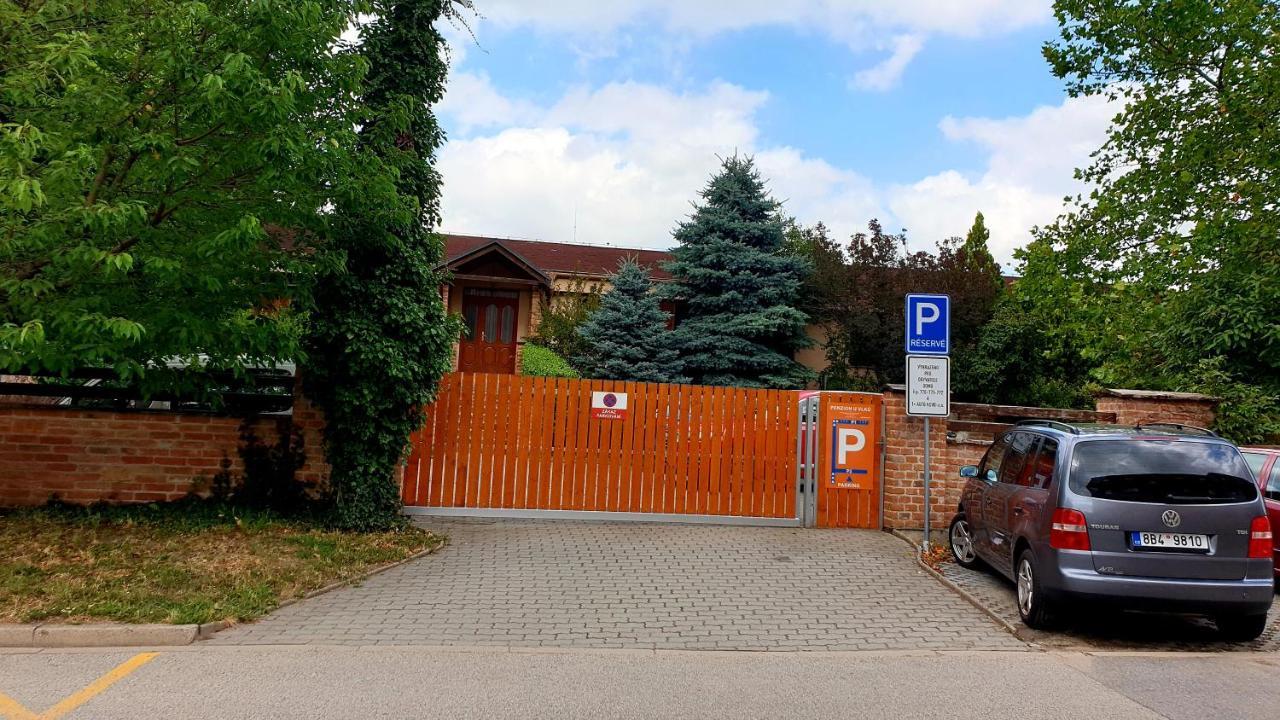 Penzion U Vlku Valtice Exterior photo