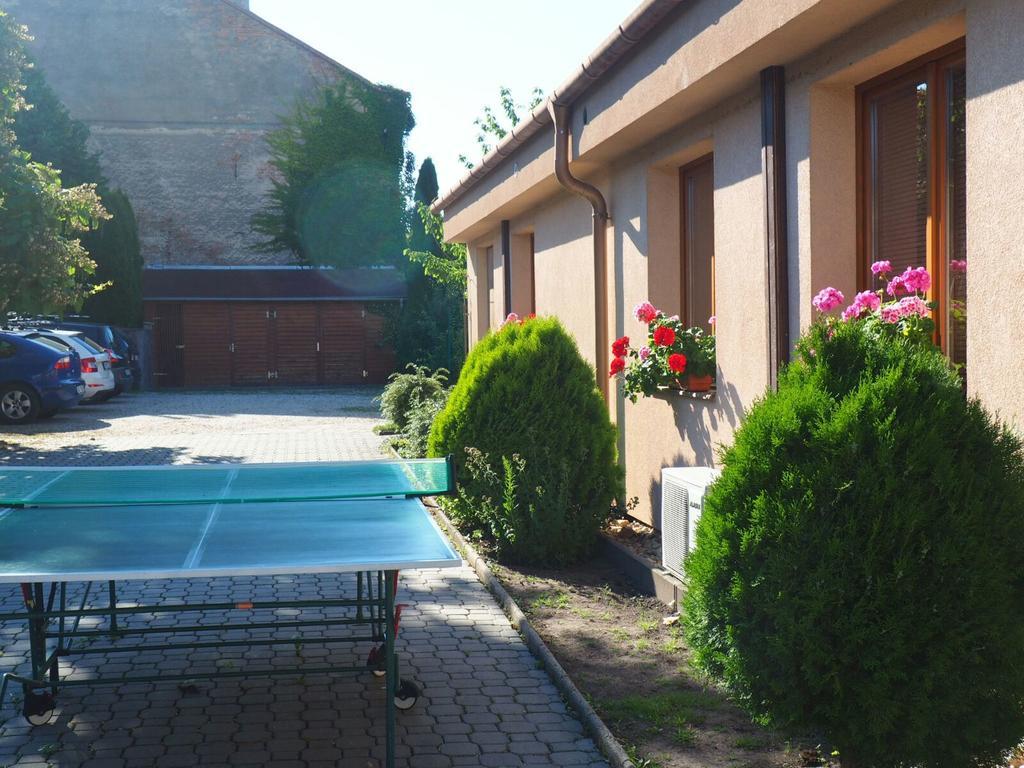 Penzion U Vlku Valtice Exterior photo