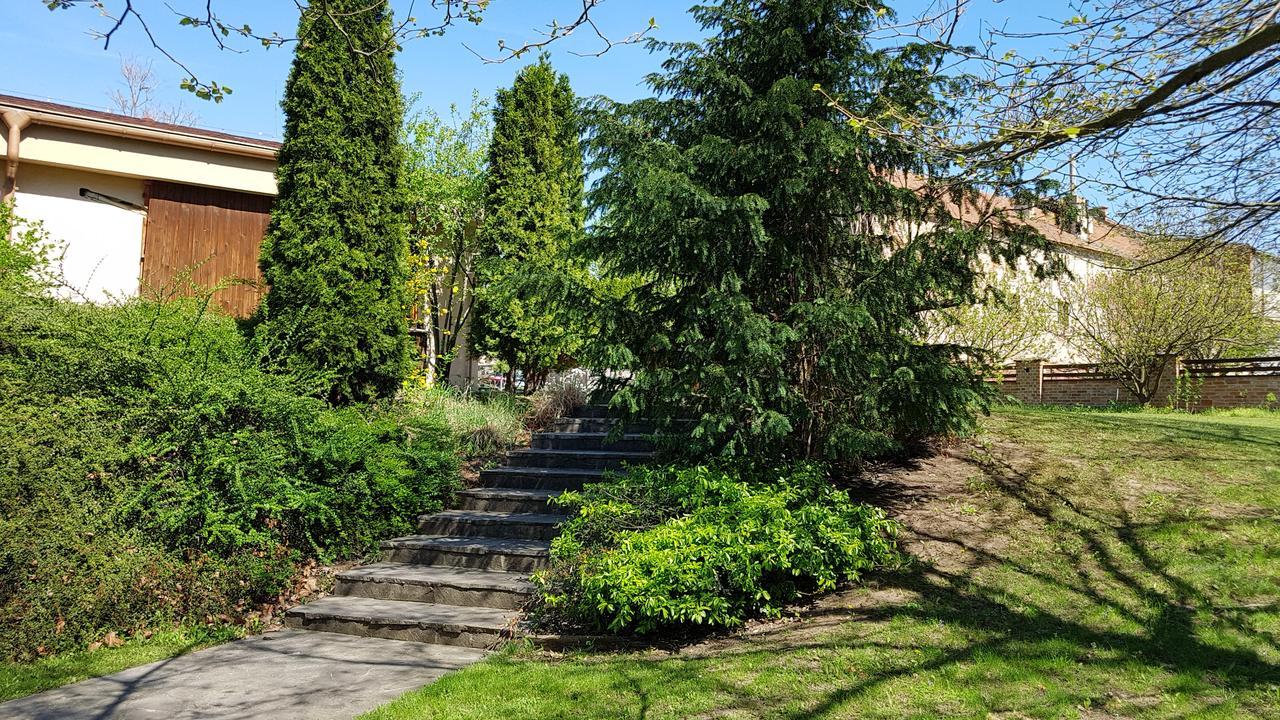 Penzion U Vlku Valtice Exterior photo